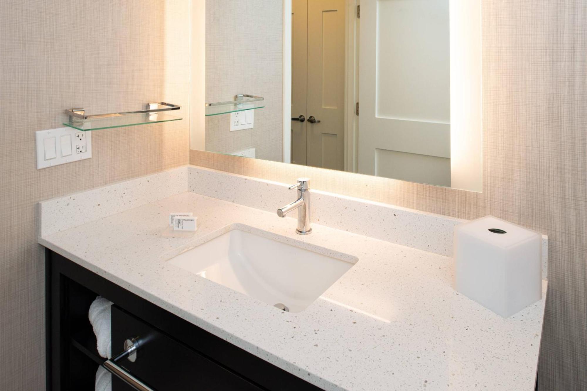 Residence Inn By Marriott Bakersfield West Екстериор снимка